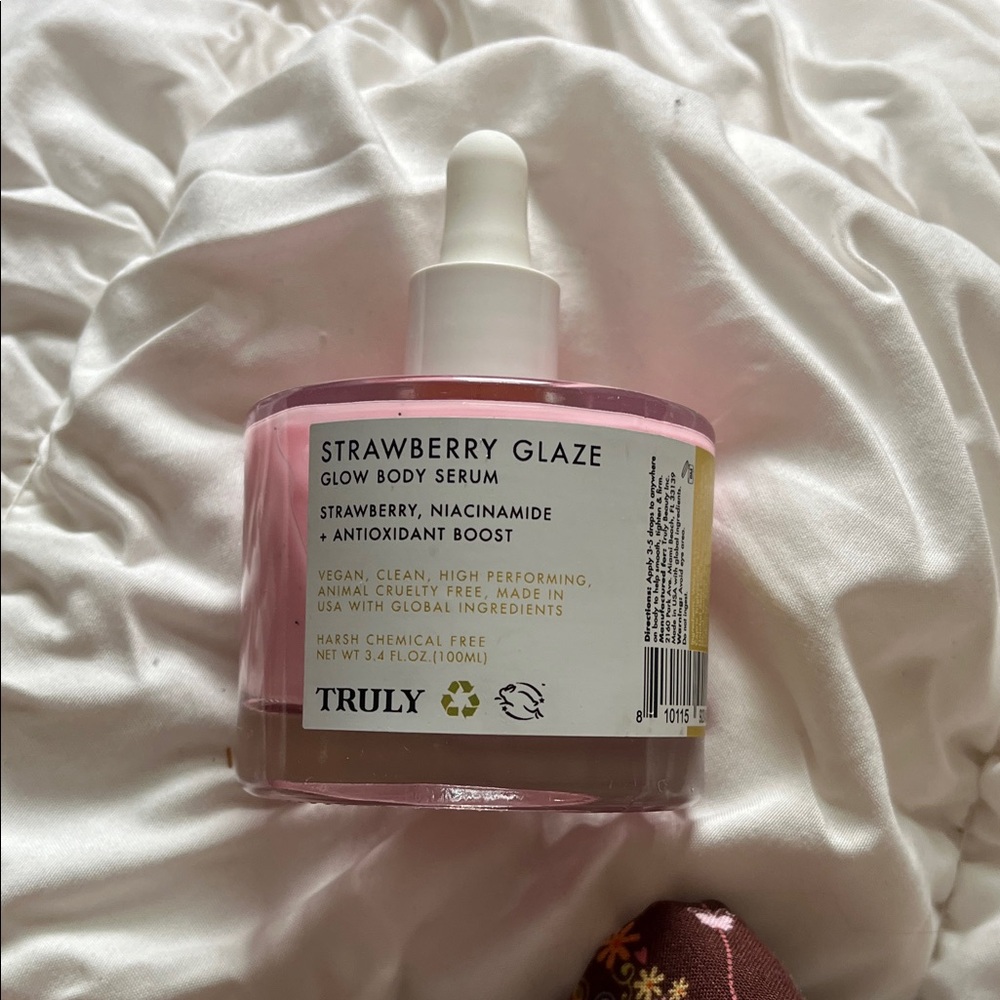 TRULY Strawberry Glaze Glow Body Serum — Pink